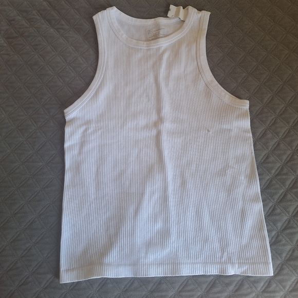 Tops - Picture 2 of 7